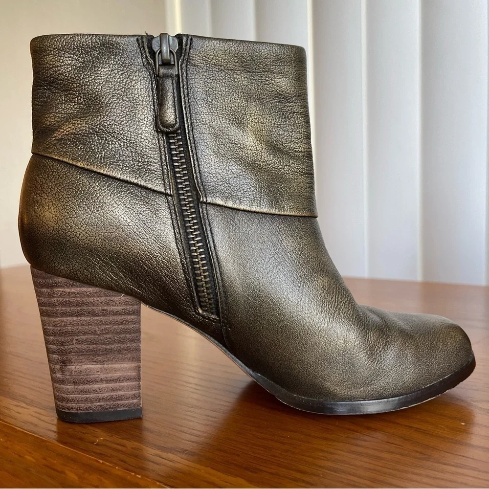 Cole Haan Cassidy Leather Ankle Bootie Black Metallic Bronze Brush Size 5
